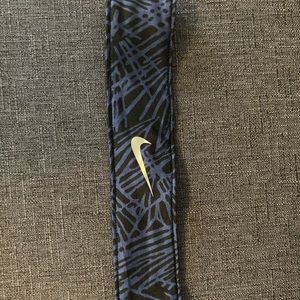 Like new black Nike headband!